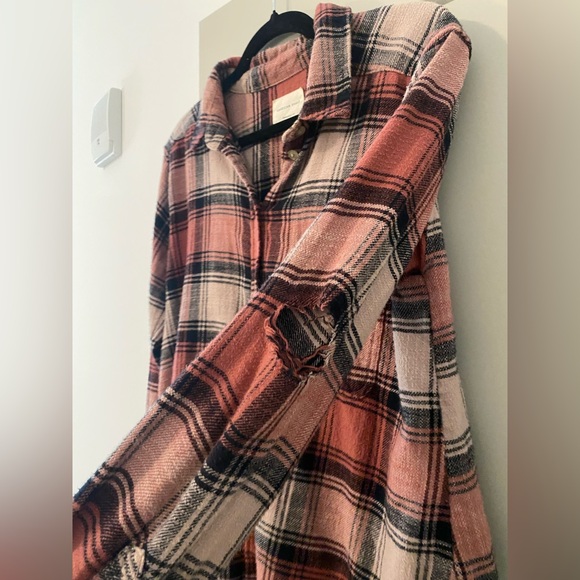 American Eagle Women’s Oversized Flannel Shirt - Picture 4 of 5